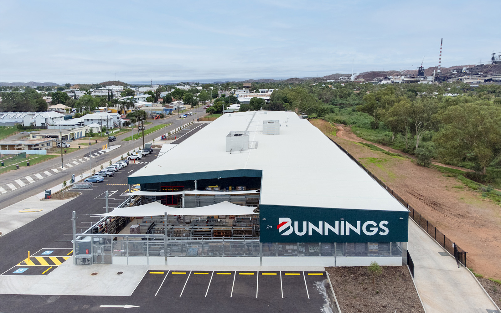 Mt Isa Bunnings combined retail and hardware store  