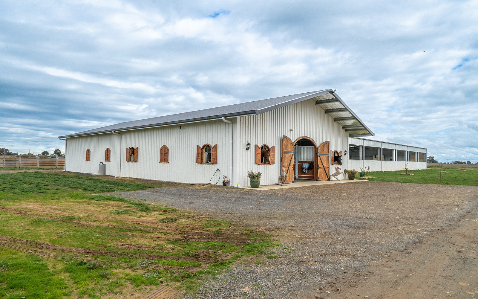 Skansen Park Stud combined indoor arena and stable complex  