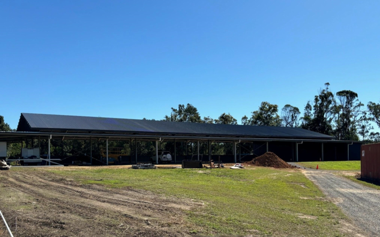 Combined indoor dressage arena and stable complex 02