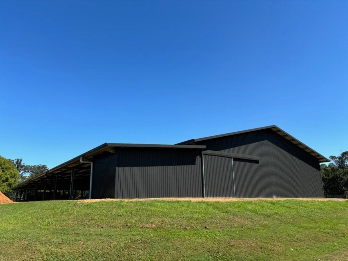 Combined indoor dressage arena and stable complex 03