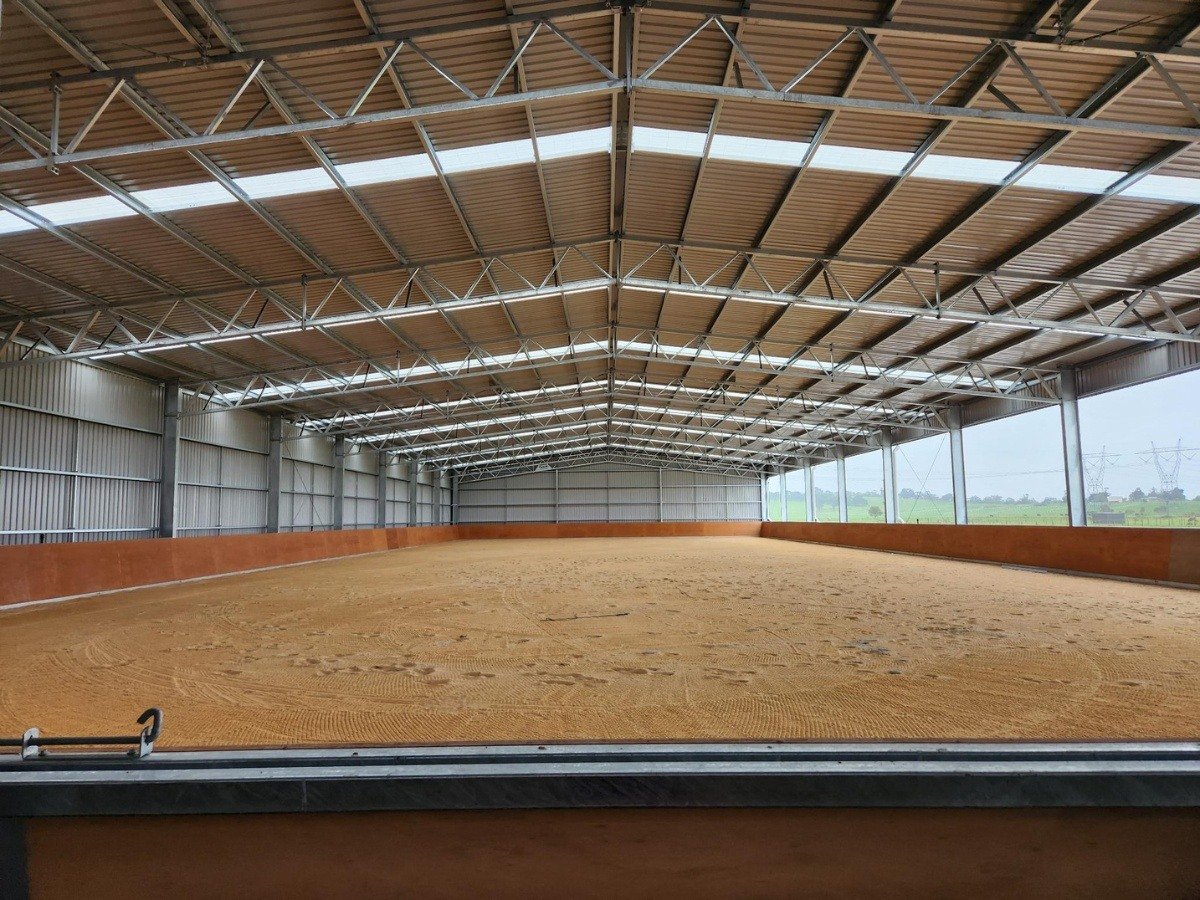 Combined indoor dressage arena and stable complex